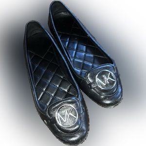 Black Michael kors flat